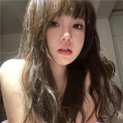 一个唱歌，另一个不唱歌